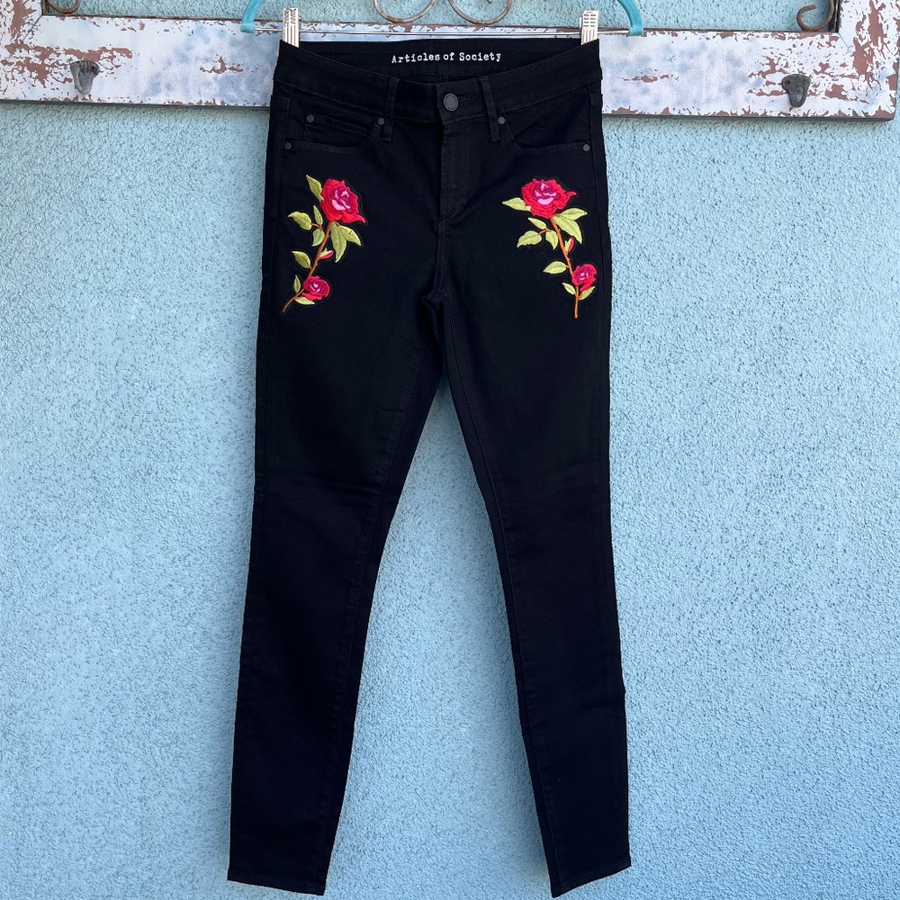 Articles of Society Black Rose Embellished Soft Stretch Jeans  Size 26  NWT